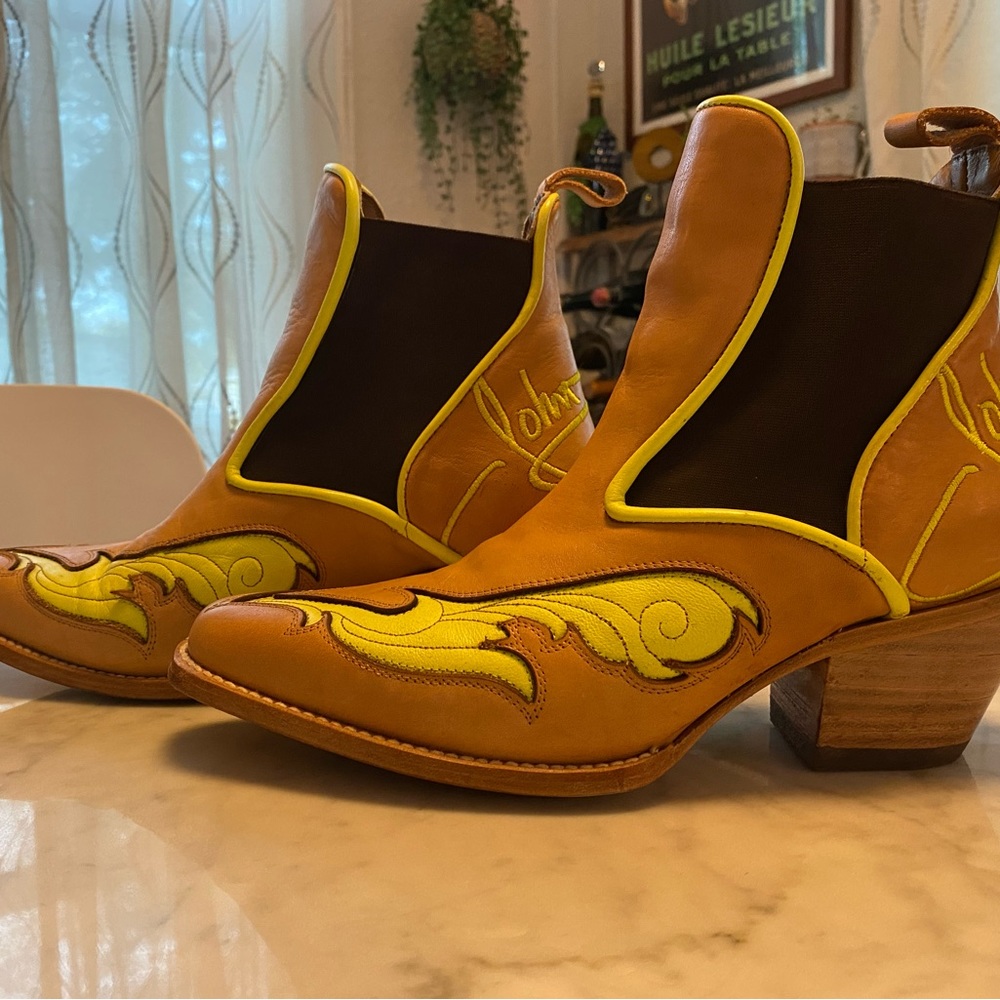 Fluevog boots- Camel leather w/ Neon Yellow insets & embroidered signature🔥